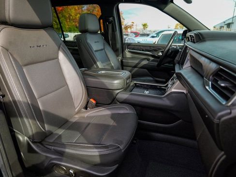Used 2022 GMC Yukon XL Denali image 39