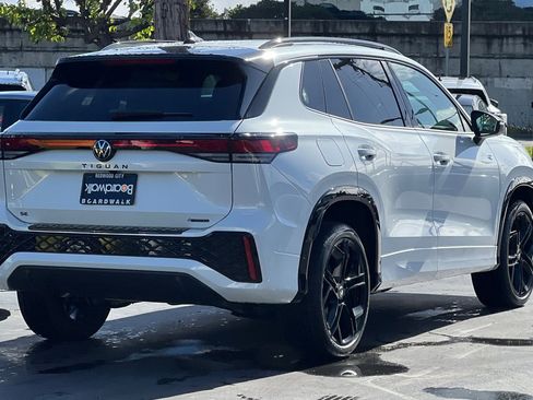 New 2026 Volkswagen Tiguan SE R-Line image 4