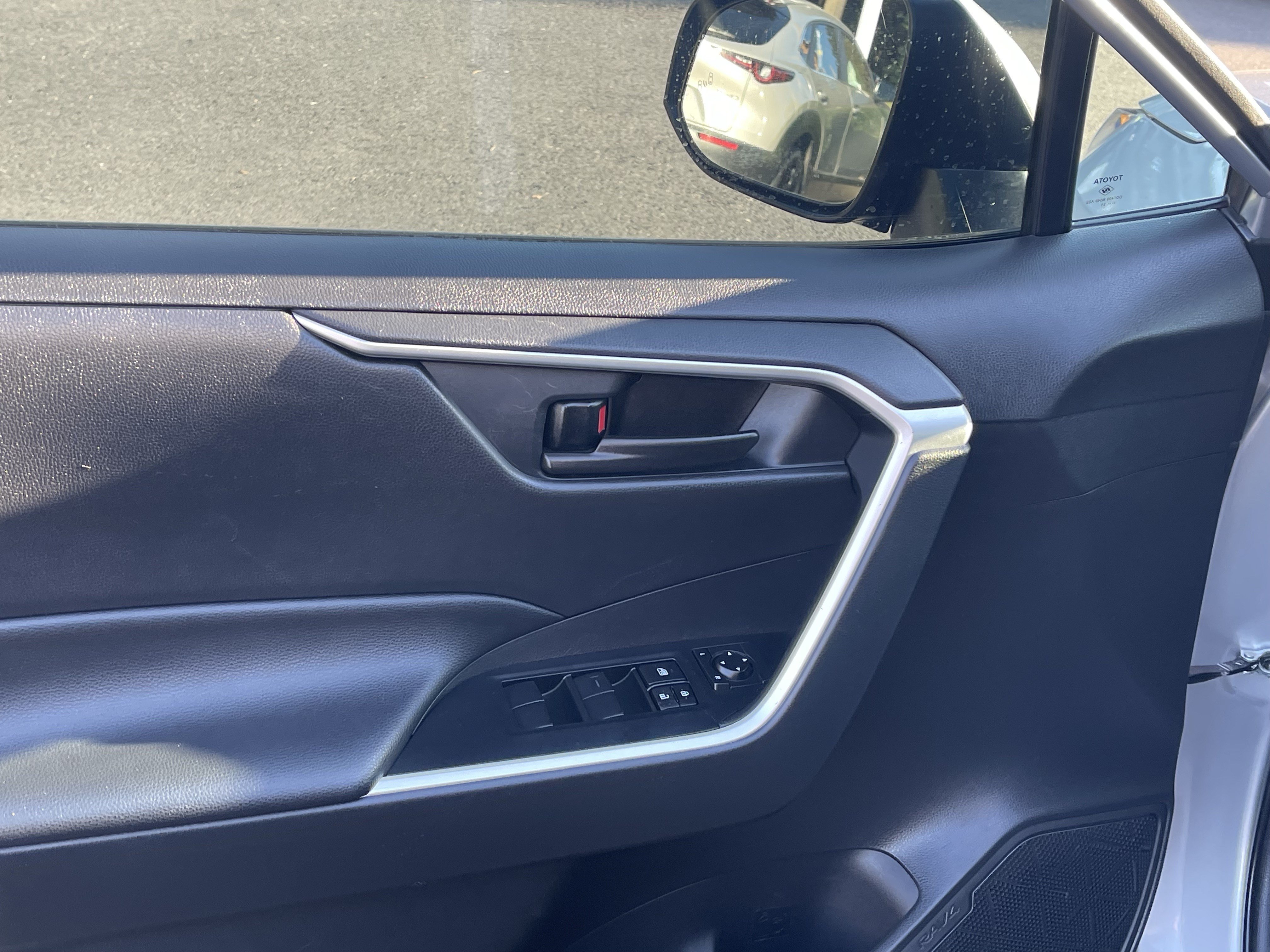 Certified 2021 Toyota RAV4 LE AWD/4WD image 17