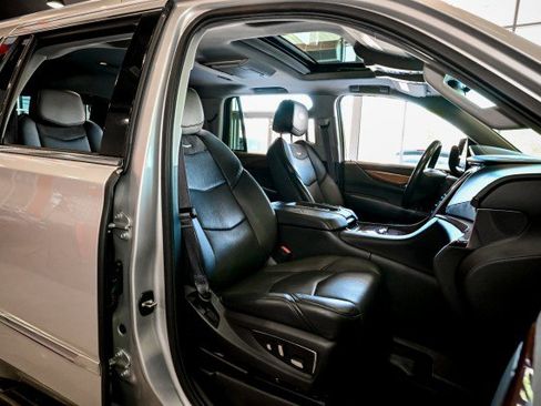 Used 2016 Cadillac Escalade Luxury AWD/4WD image 30