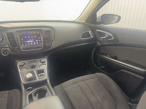 Used 2015 Chrysler 200 Limited w/ Convenience Group image 13