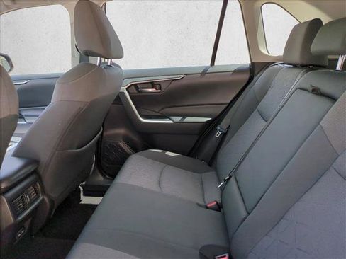 Used 2022 Toyota RAV4 XLE AWD/4WD image 18