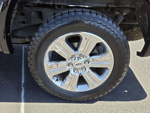 Used 2019 Ford F150 Lariat w/ Equipment Group 502A Luxury AWD/4WD image 9