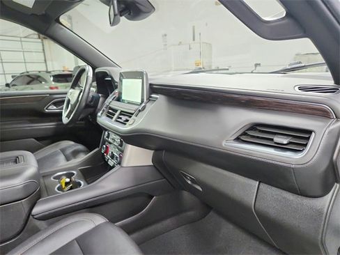 Used 2024 Chevrolet Suburban LT w/ Luxury Package image 41