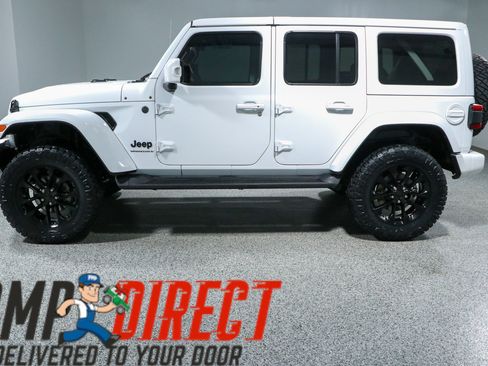Used 2023 Jeep Wrangler Unlimited Sahara AWD/4WD image 11