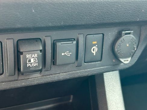 Used 2021 Toyota Tacoma TRD Sport w/ Technology Package image 30