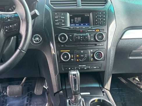 Used 2017 Ford Explorer XLT AWD/4WD image 21