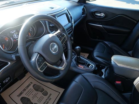 Used 2019 Jeep Cherokee Latitude Plus w/ Cold Weather Group image 12