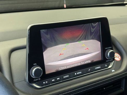Used 2024 Nissan Rogue S FWD image 27