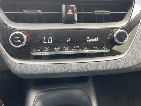 Used 2021 Toyota Corolla LE FWD image 29