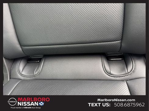 Used 2024 Chevrolet Traverse RS image 18