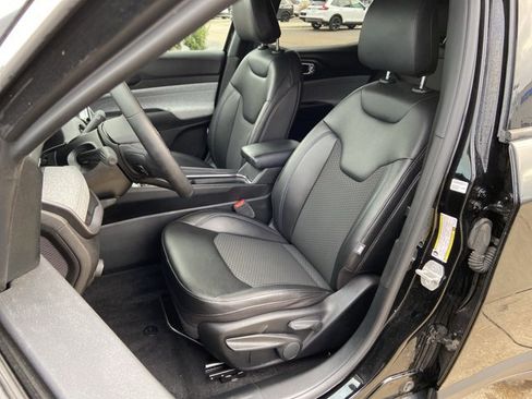 Used 2024 Jeep Compass Latitude image 17