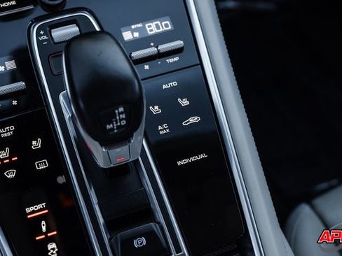 Used 2018 Porsche Panamera 4S image 22