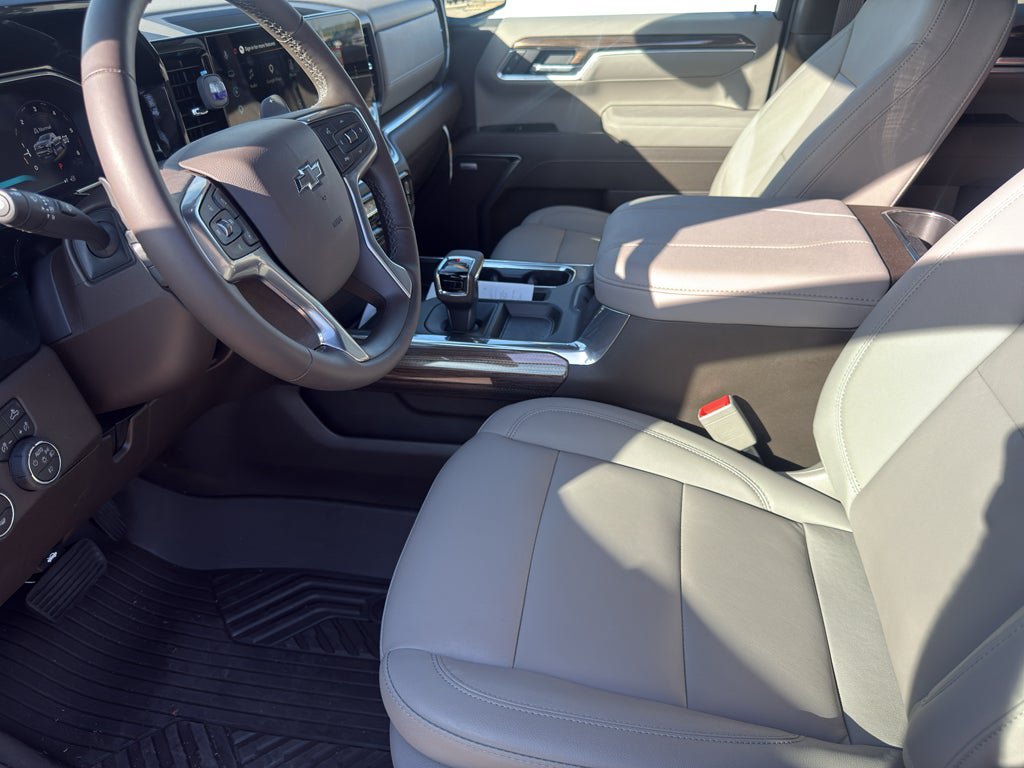 New 2026 Chevrolet Silverado 1500 RST w/ Dark Appearance Package AWD/4WD image 9