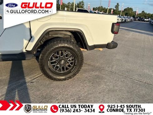 Used 2022 Jeep Gladiator Overland w/ Popular Equipment Package AWD/4WD image 5