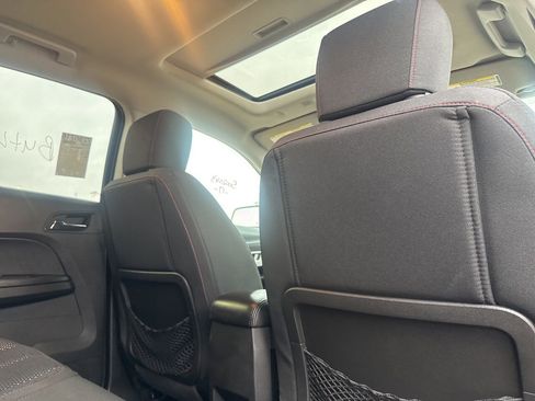 Used 2017 Chevrolet Equinox LT image 32