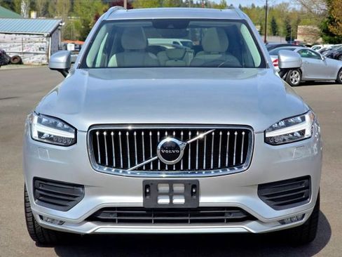 Used 2021 Volvo XC90 T6 Momentum image 2