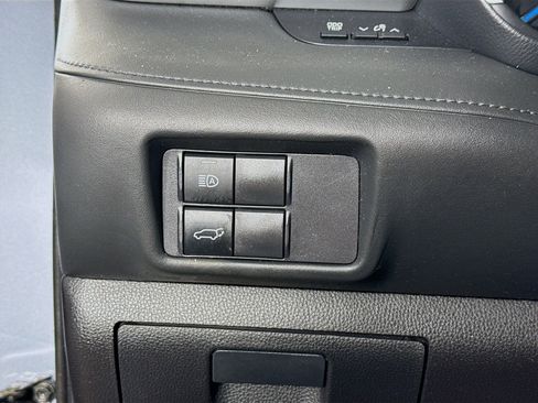 Certified 2021 Toyota Highlander XLE AWD/4WD image 11