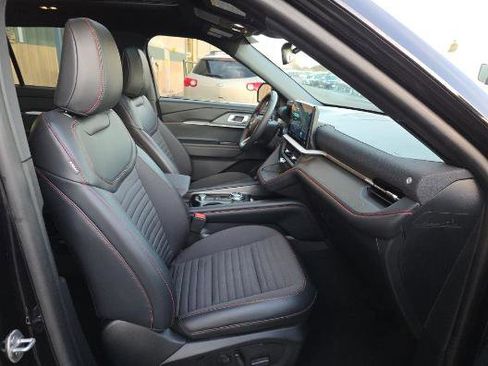 Used 2025 Ford Explorer ST-Line w/ Premium Package image 12