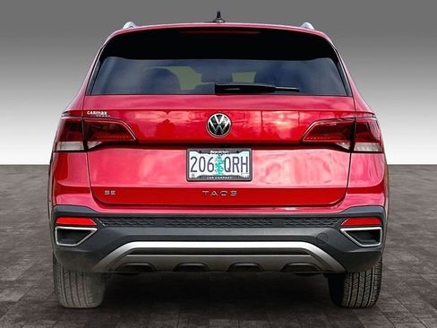 Used 2022 Volkswagen Taos SE w/ Panoramic Sunroof Package image 6