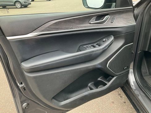 Used 2022 Jeep Grand Cherokee L Limited image 16