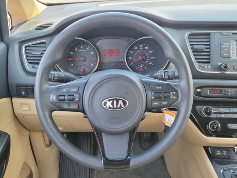 Used 2016 Kia Sedona LX w/ LX Convenience Package FWD image 12