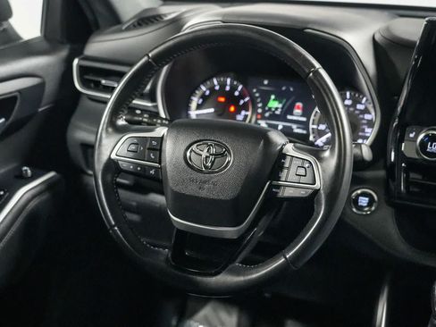 Used 2023 Toyota Highlander XSE FWD image 12
