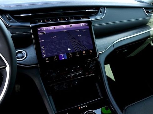 Used 2023 Jeep Grand Cherokee Limited w/ Luxury Tech Group II image 16