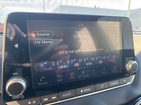 Used 2021 Nissan Sentra SR w/ SR Premium Package image 17