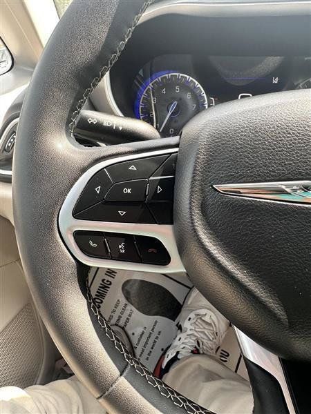 Used 2024 Chrysler Pacifica Touring-L FWD image 18