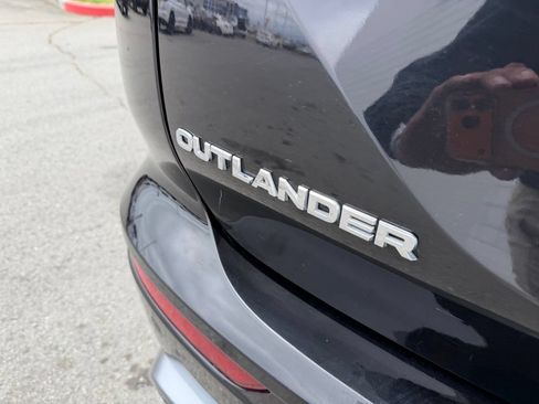 Used 2025 Mitsubishi Outlander SE FWD image 12