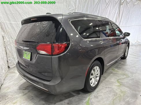 Used 2019 Chrysler Pacifica Touring-L image 8