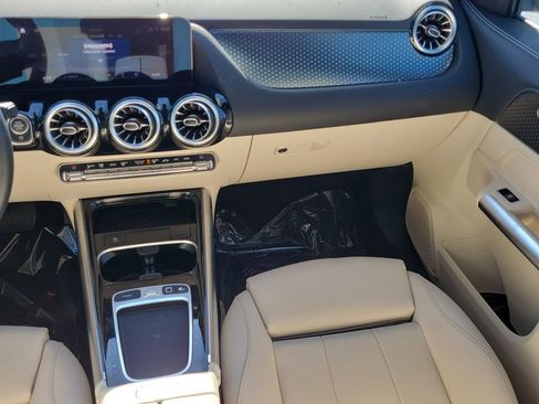 Certified 2025 Mercedes-Benz GLA 250 image 16