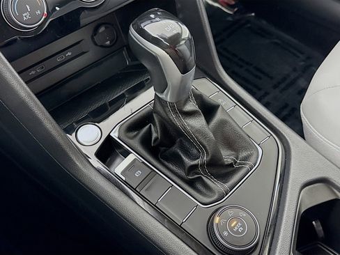 Certified 2023 Volkswagen Taos SE image 18