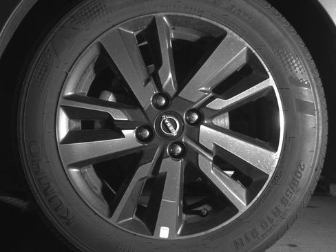 Used 2025 Nissan Versa SV image 12