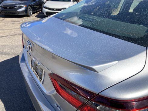 Used 2023 Toyota Camry SE image 6