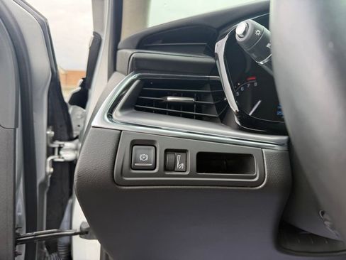 Used 2017 Cadillac XT5 Luxury w/ Driver Awareness Package image 21