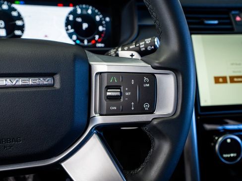 Used 2024 Land Rover Discovery Dynamic SE image 42