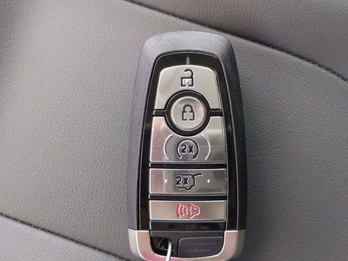 Used 2025 Ford Expedition Active image 30