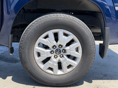 Used 2022 Nissan Frontier SV AWD/4WD image 3