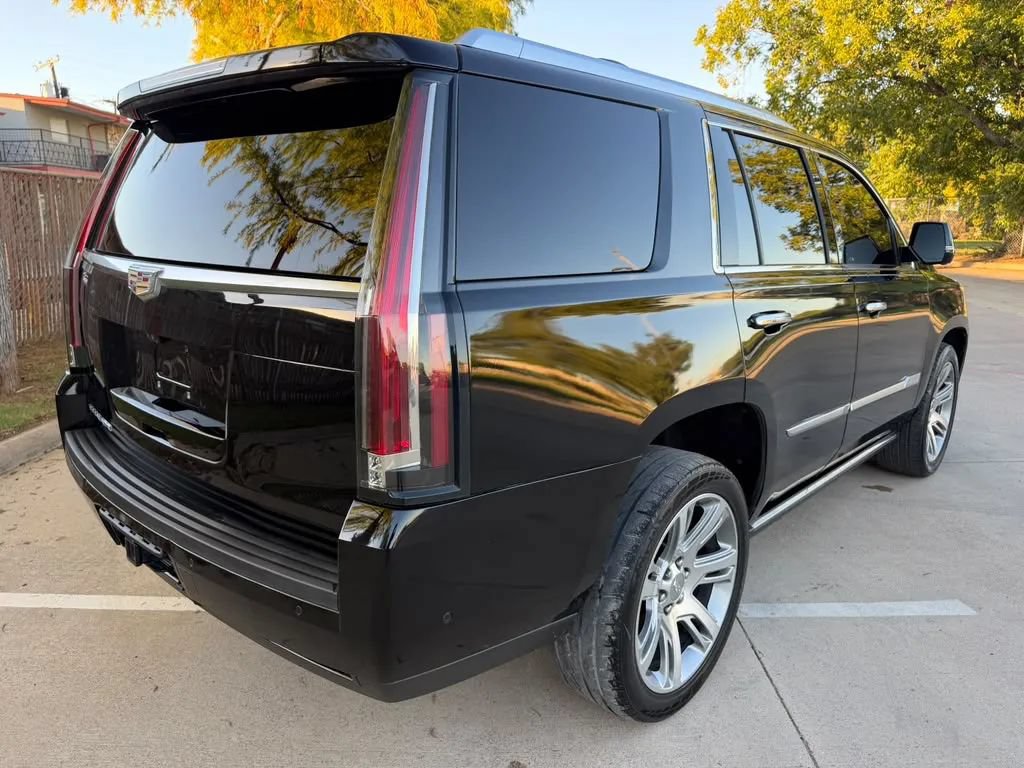 Used 2018 Cadillac Escalade Premium Luxury RWD image 6