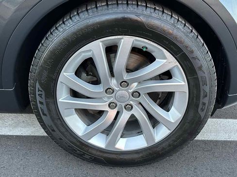 Used 2018 Land Rover Discovery SE image 68