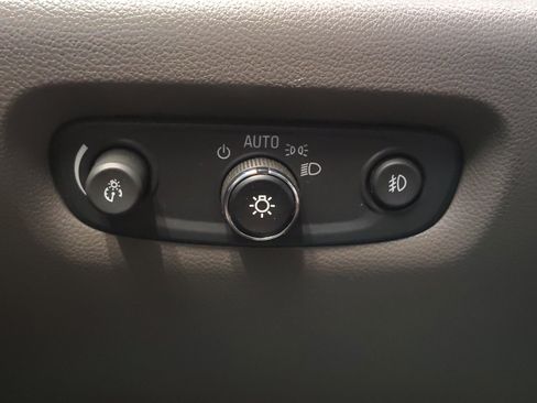 Used 2018 Chevrolet Traverse LT FWD image 24