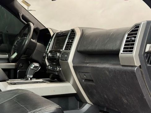 Used 2015 Ford F150 Lariat image 19