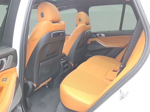 Certified 2024 BMW X5 xDrive40i w/ M Sport Package AWD/4WD image 11