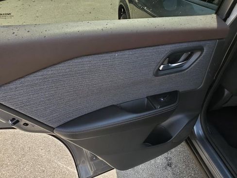 Certified 2023 Nissan Rogue SV FWD image 13