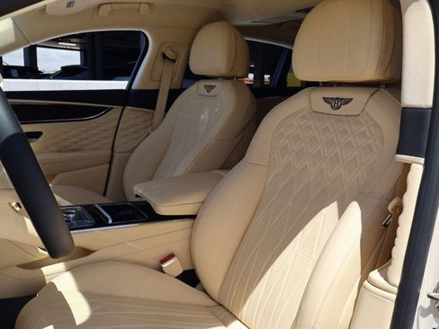 Used 2023 Bentley Flying Spur Azure AWD/4WD image 2