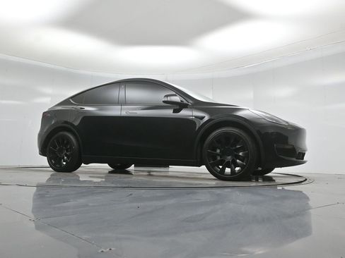 Used 2021 Tesla Model Y Long Range AWD/4WD image 2