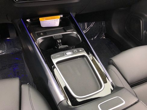 New 2025 Mercedes-Benz GLB 250 4MATIC image 27