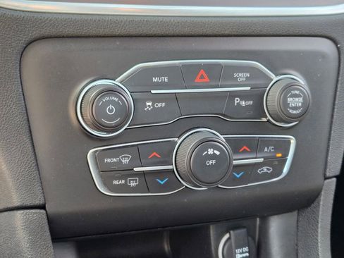 Used 2022 Dodge Charger SXT image 32